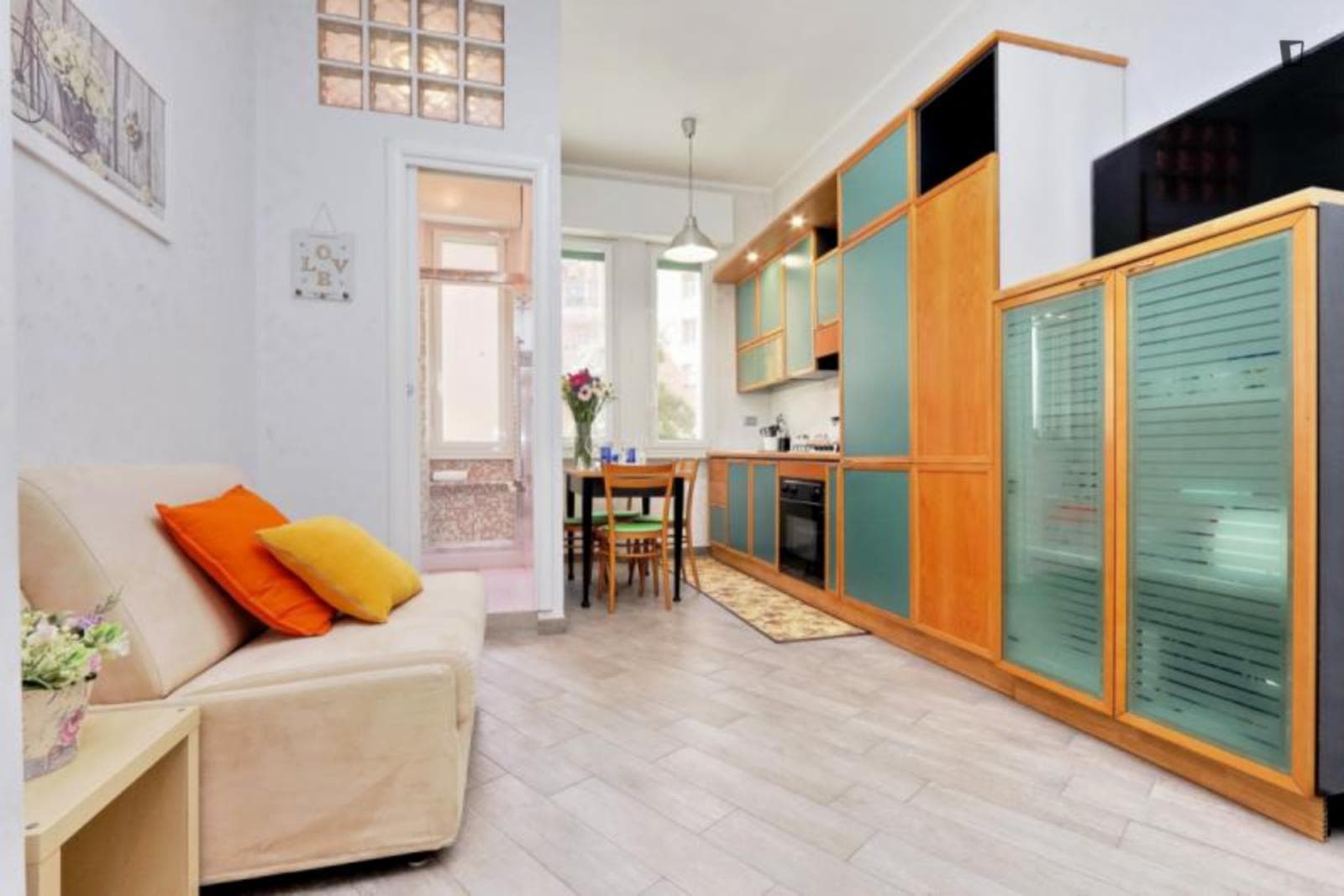 Beautiful 1-bedroom flat not far from Roma Tuscolana train station photo 1