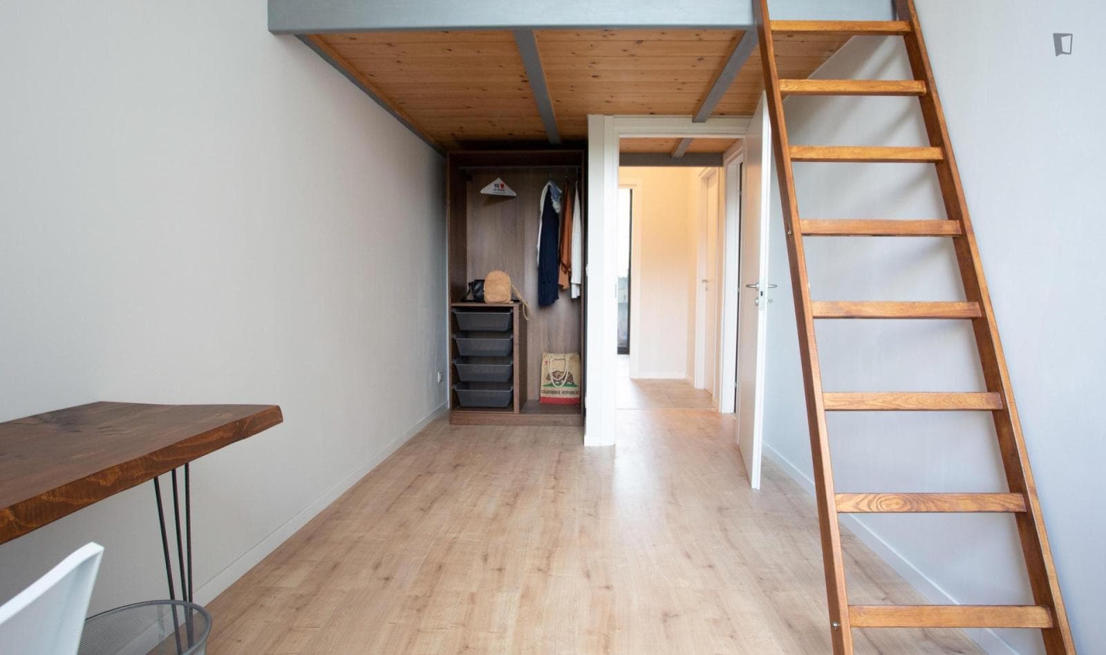 Very cool double bedroom in the Aurora neighbourhood photo 1