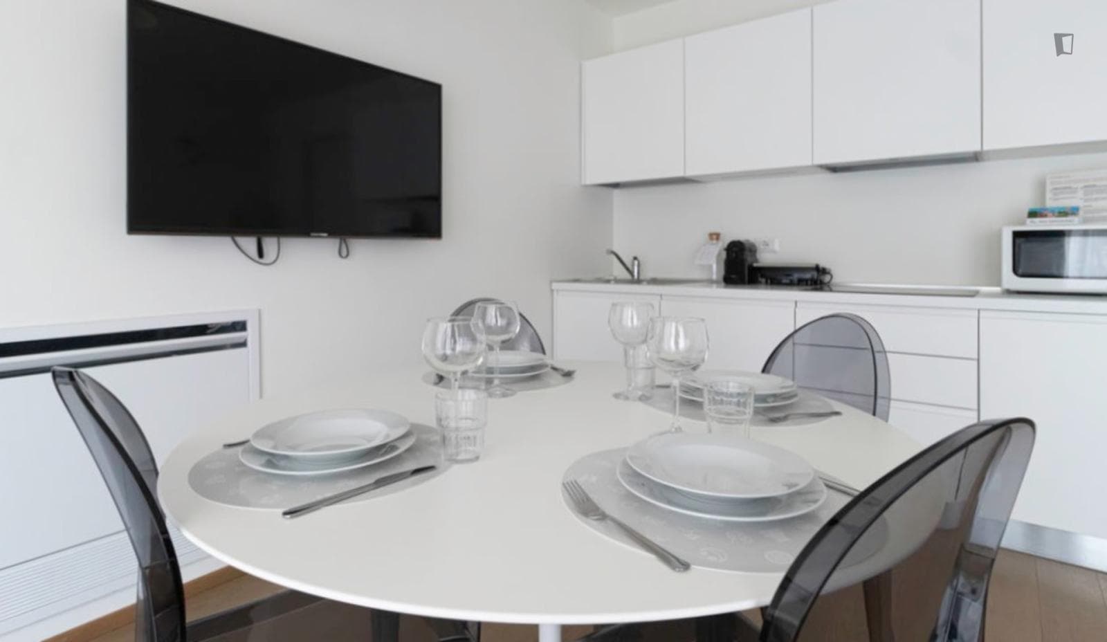 Modern 1-bedroom apartment very close to Garibaldi FS metro station photo 1