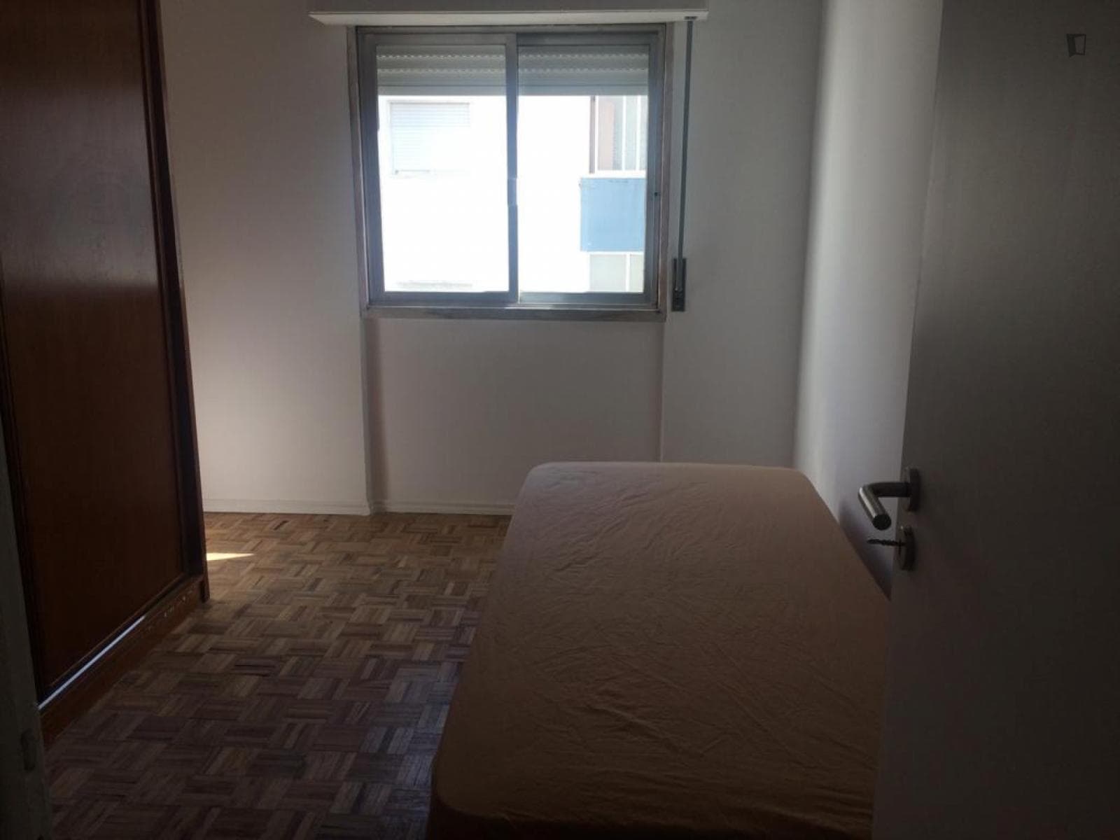 Single Bedroom in a 4-bedroom apartment photo 1