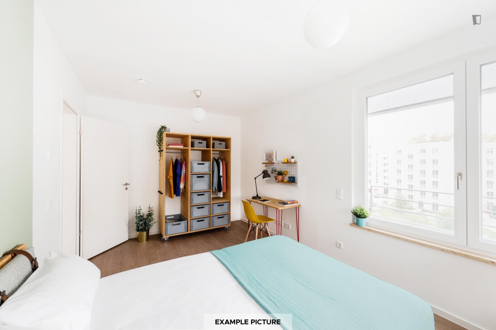 Single bedroom in a 4 bedroom apartment in Moabit photo 1