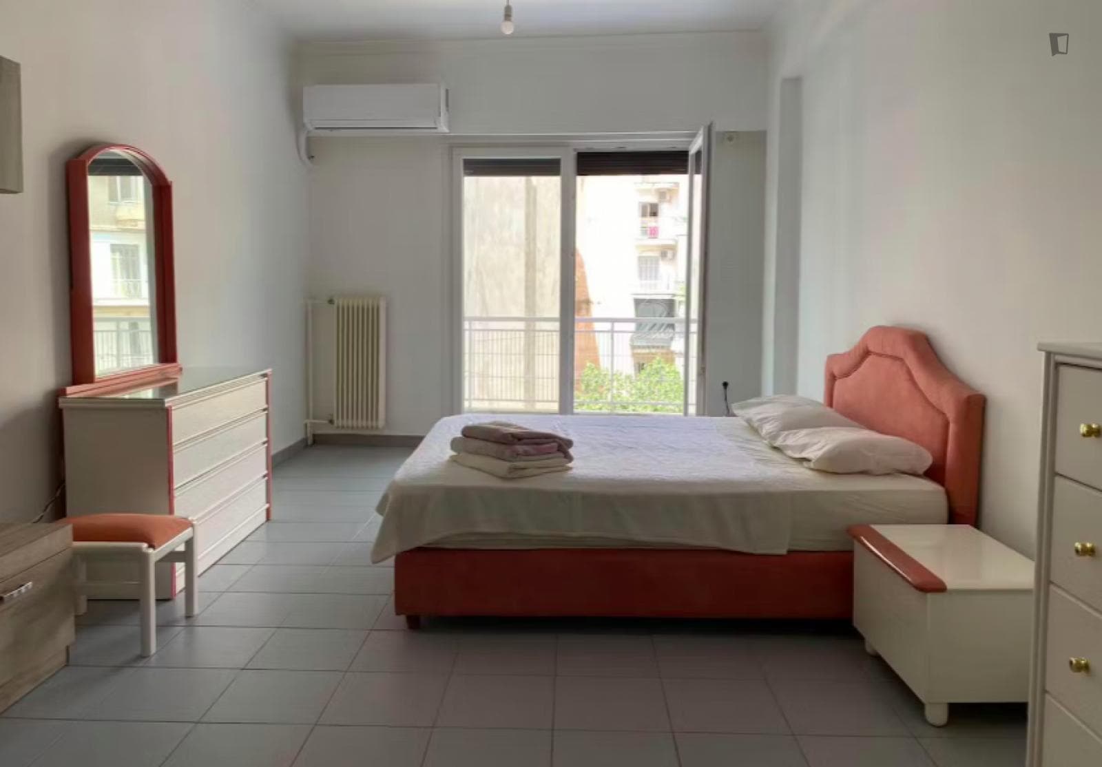 Stunning room in a residential area close to University of Athens photo 1