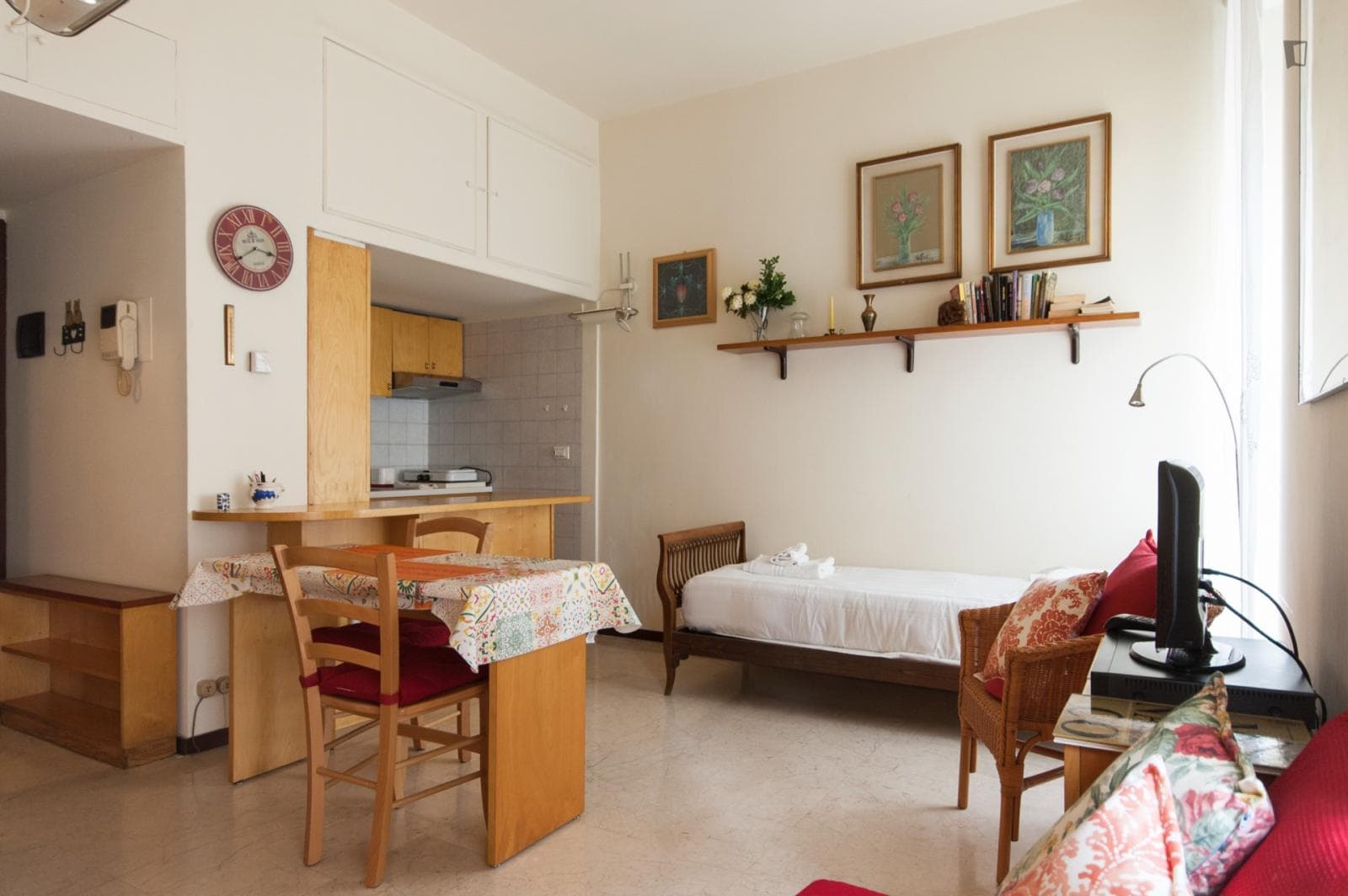 Smart studio very close to Milano Porta Venezia train station photo 1