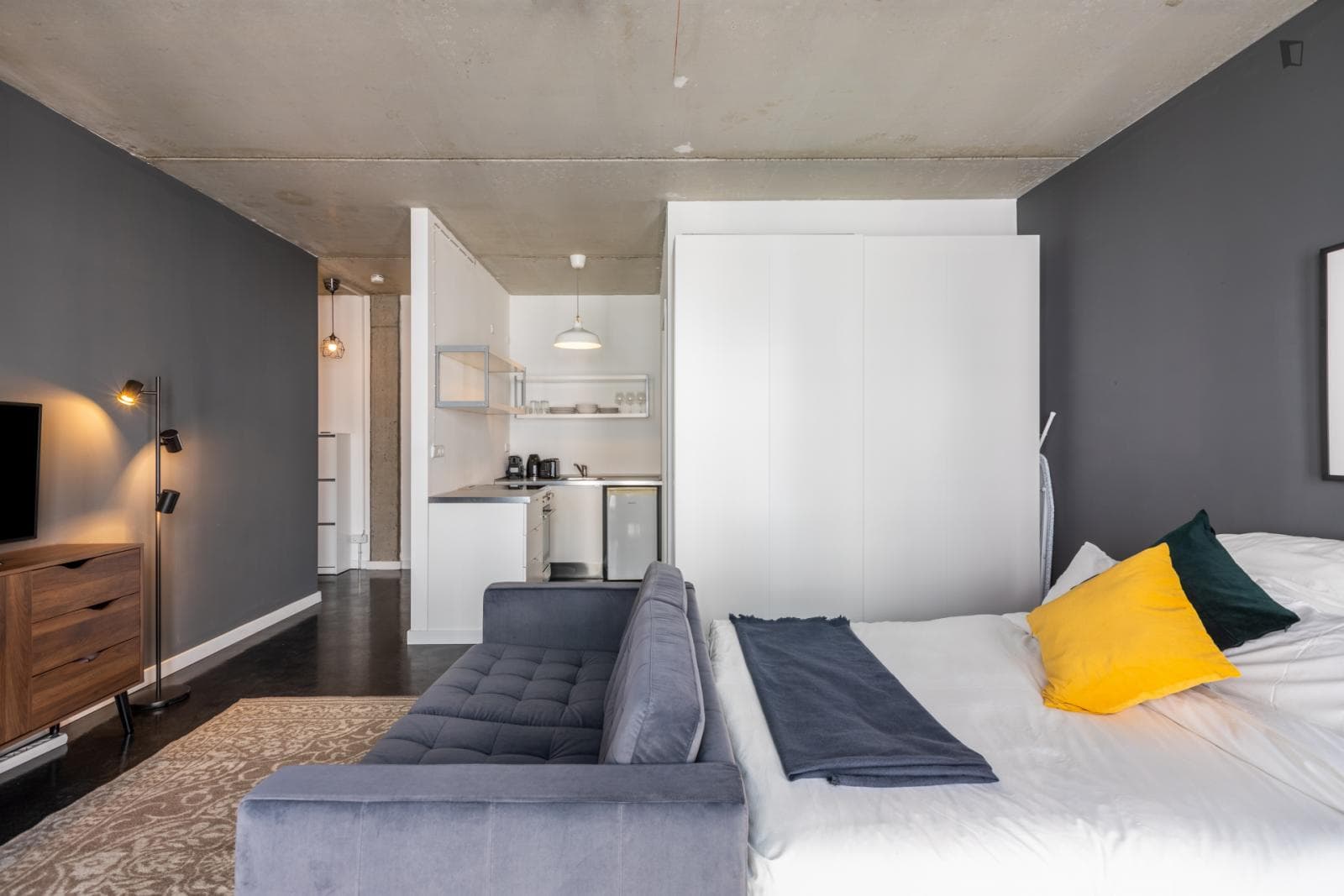Modern double bedroom with private kitchen in Mitte photo 1