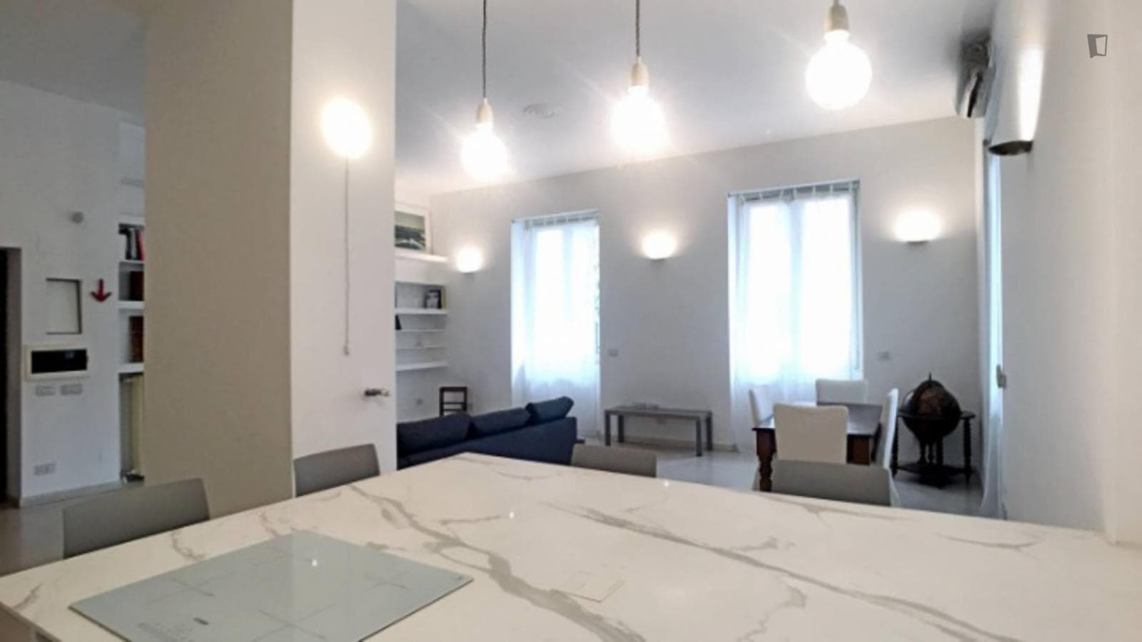 Elegant 1-bedroom apartment with balcony close to Loreto metro station photo 1
