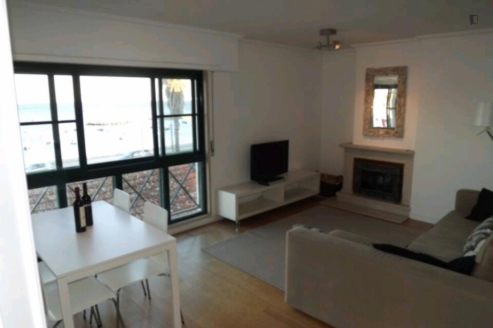 Welcoming 1-bedroom flat in Paço de Arcos with frontal sea view photo 1