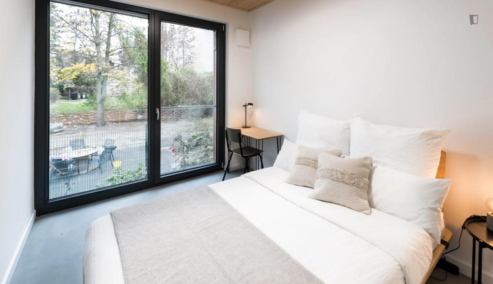 Pleasant double bedroom in Reuterkiez photo 1