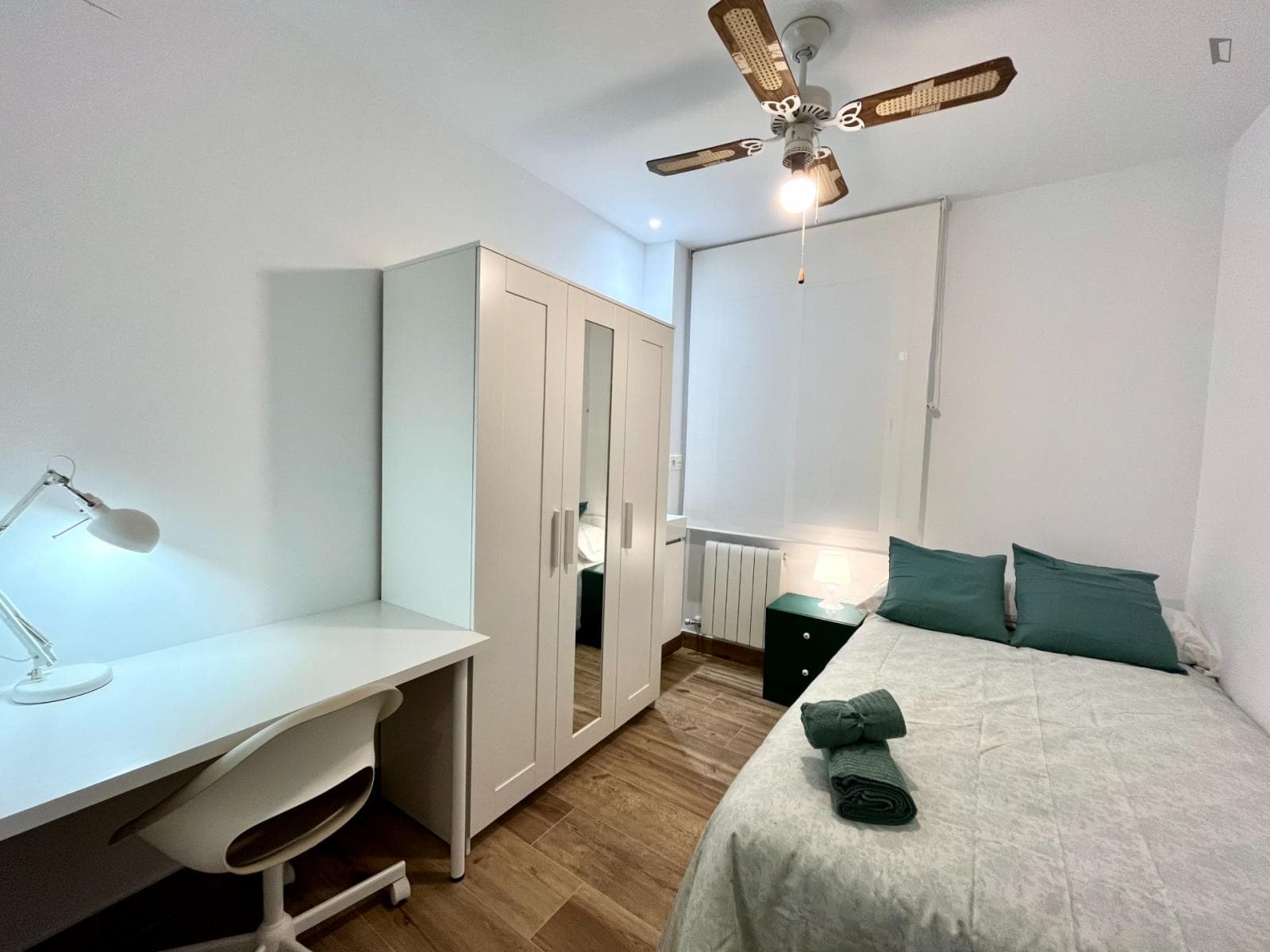 New room in a modern apartment in front of the University of Zaragoza photo 1