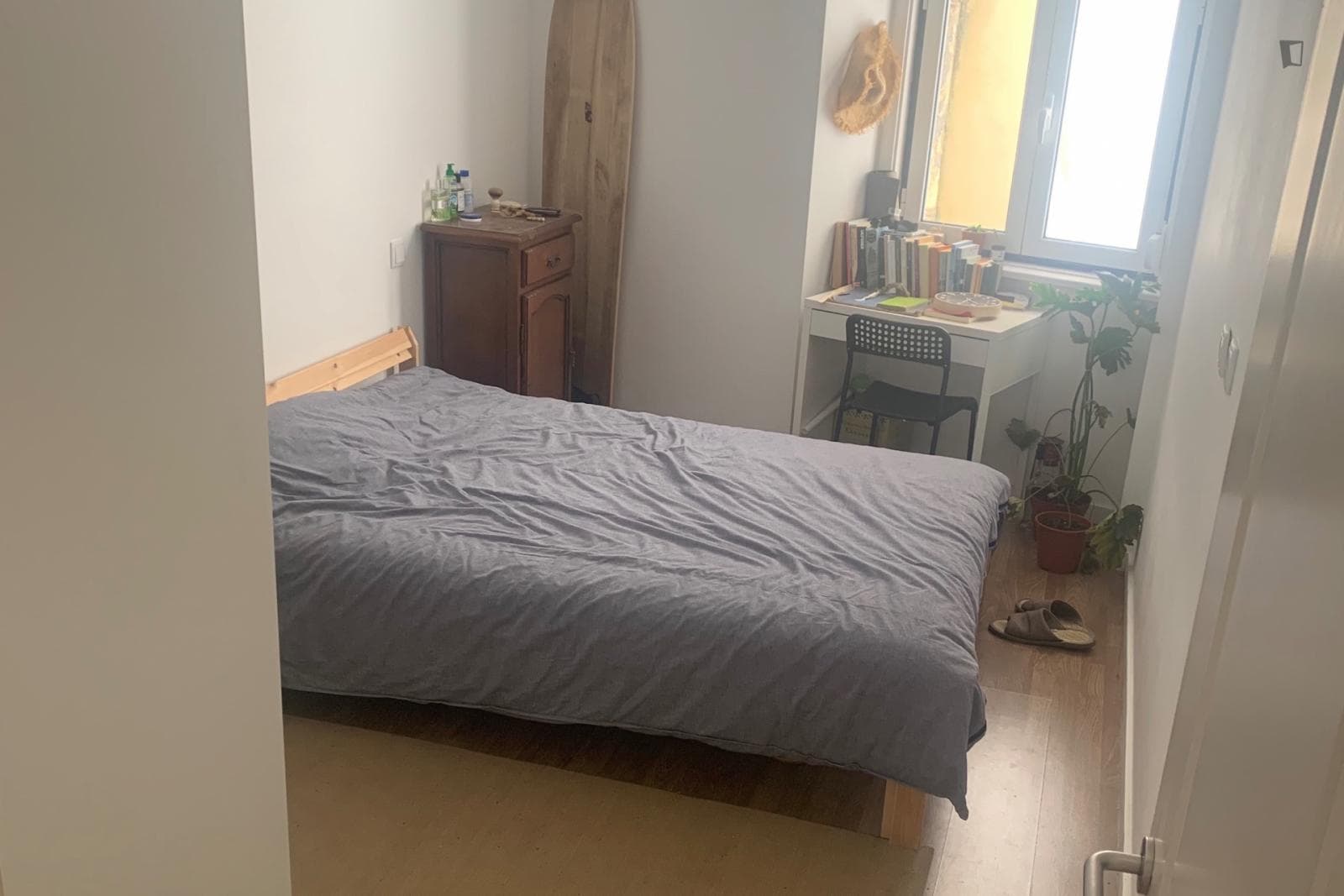 Homely double bedroom in Santa Apolónia, 2 mins away from the famous Flea Market photo 1