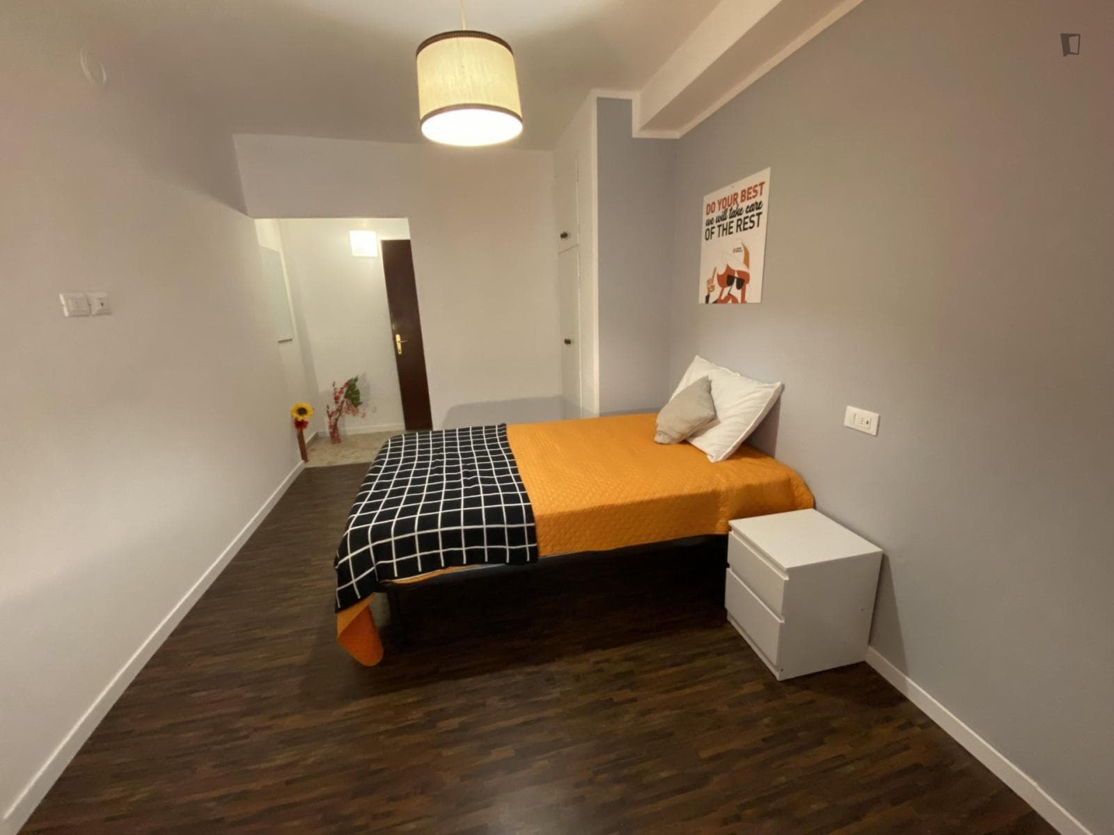 Comfy double bedroom in the heart of Pescara photo 1