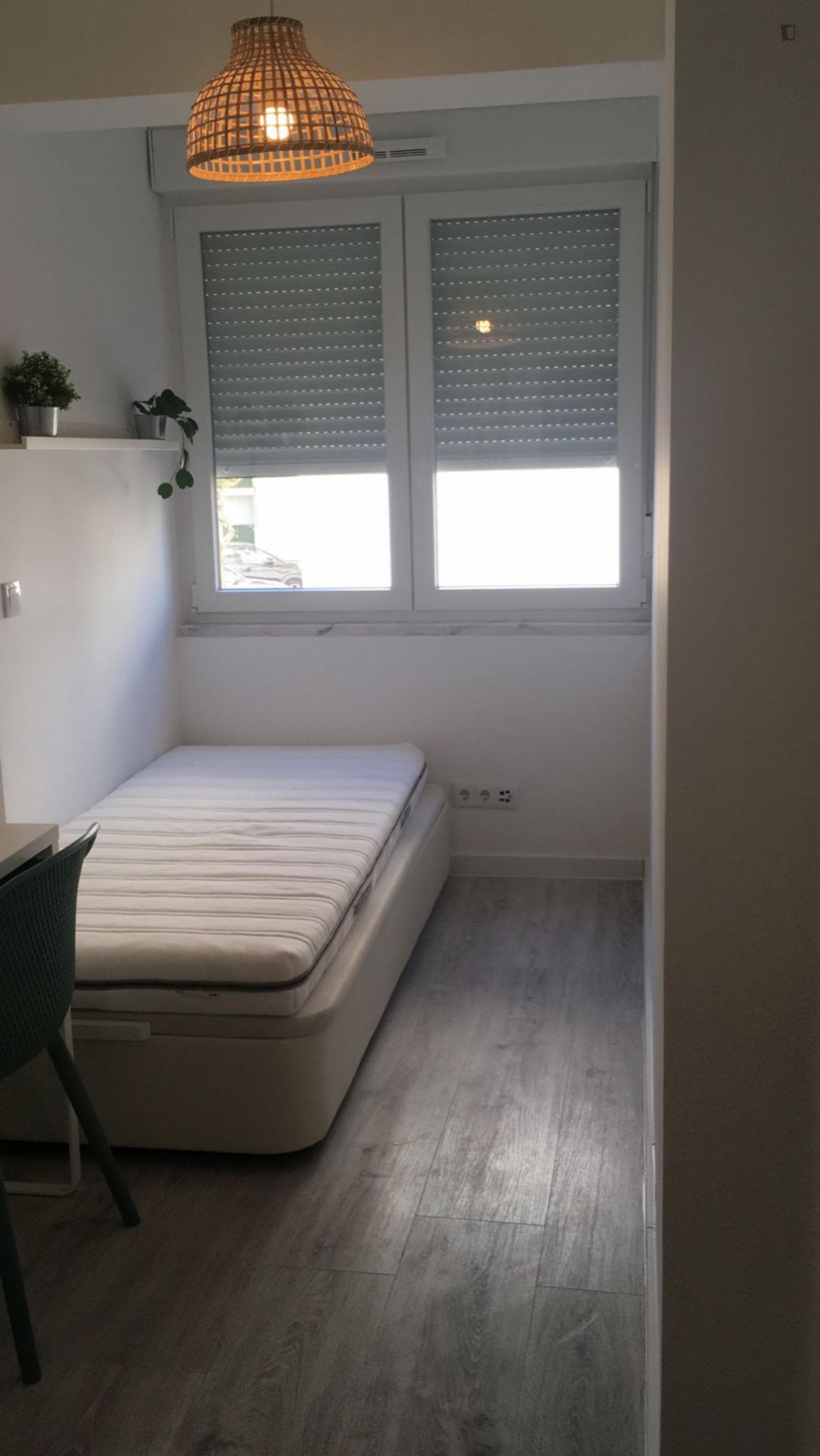 Single bedroom in a shared apartment 7 min walking from Nova SBE photo 1