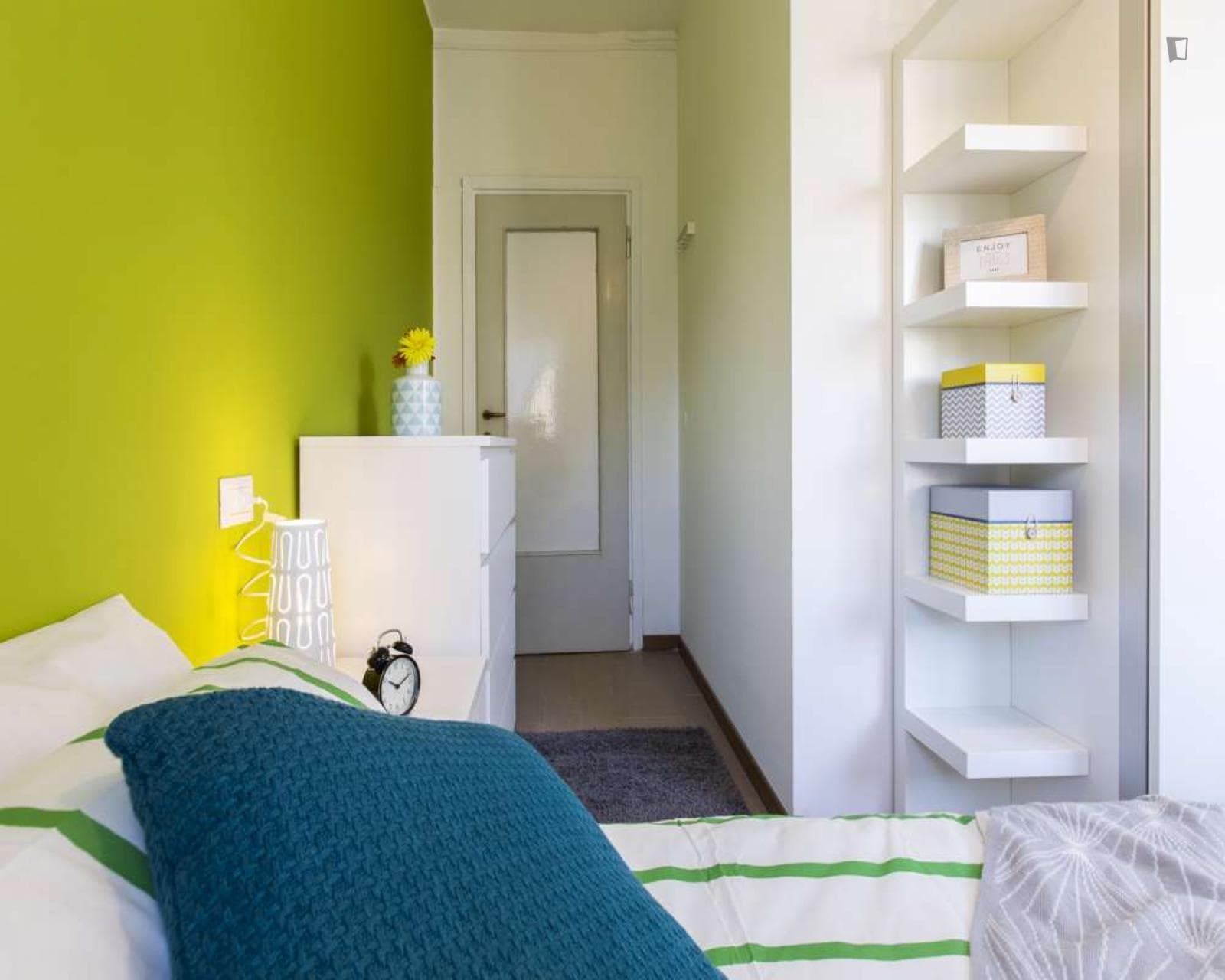 Bright single bedroom close to Gambara metro station photo 1