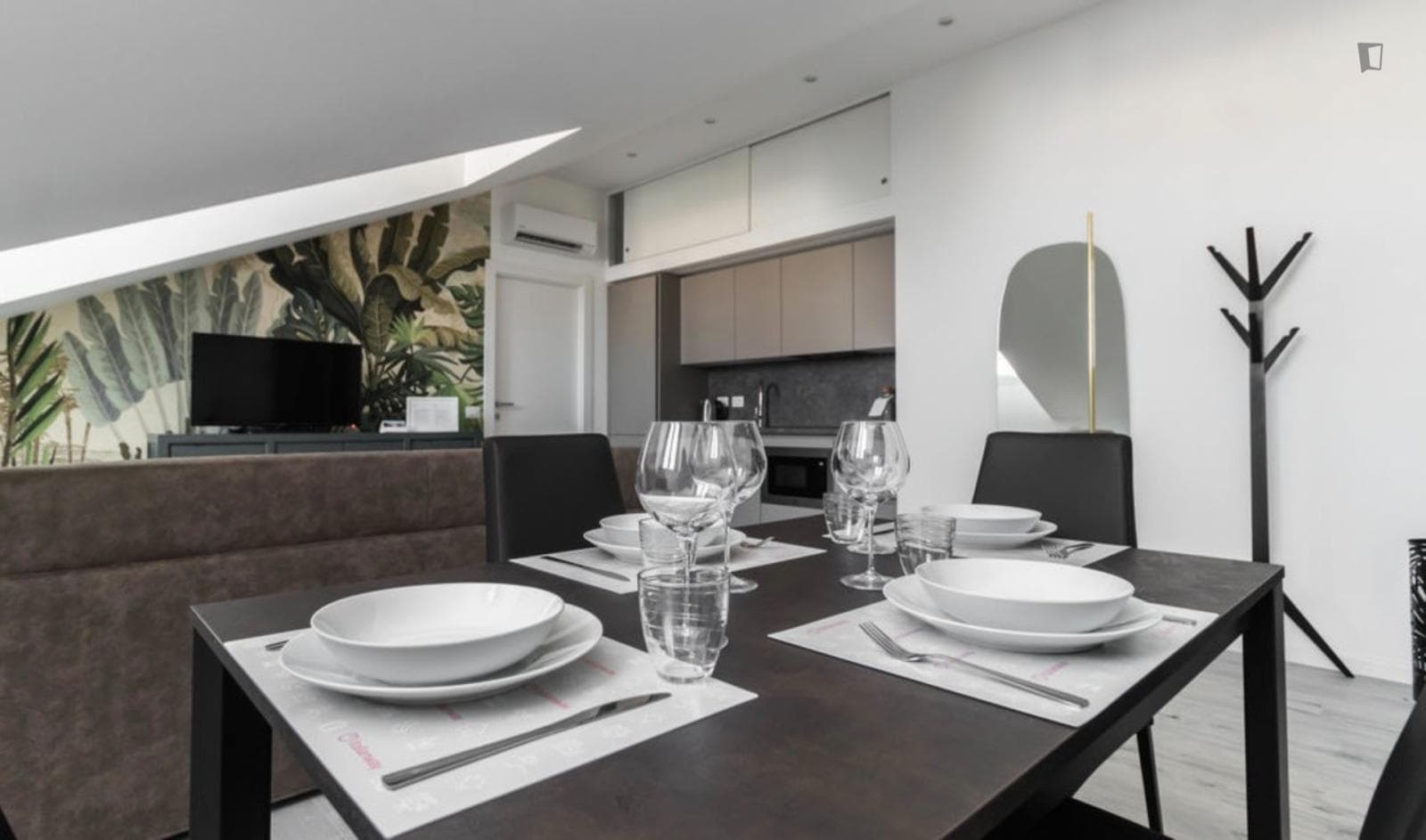 Bright 1-bedroom apartment close to Crocetta metro station photo 1