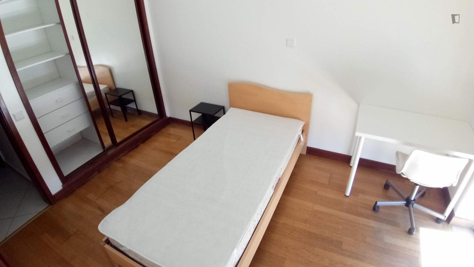 Lovely single bedroom in Almada photo 1