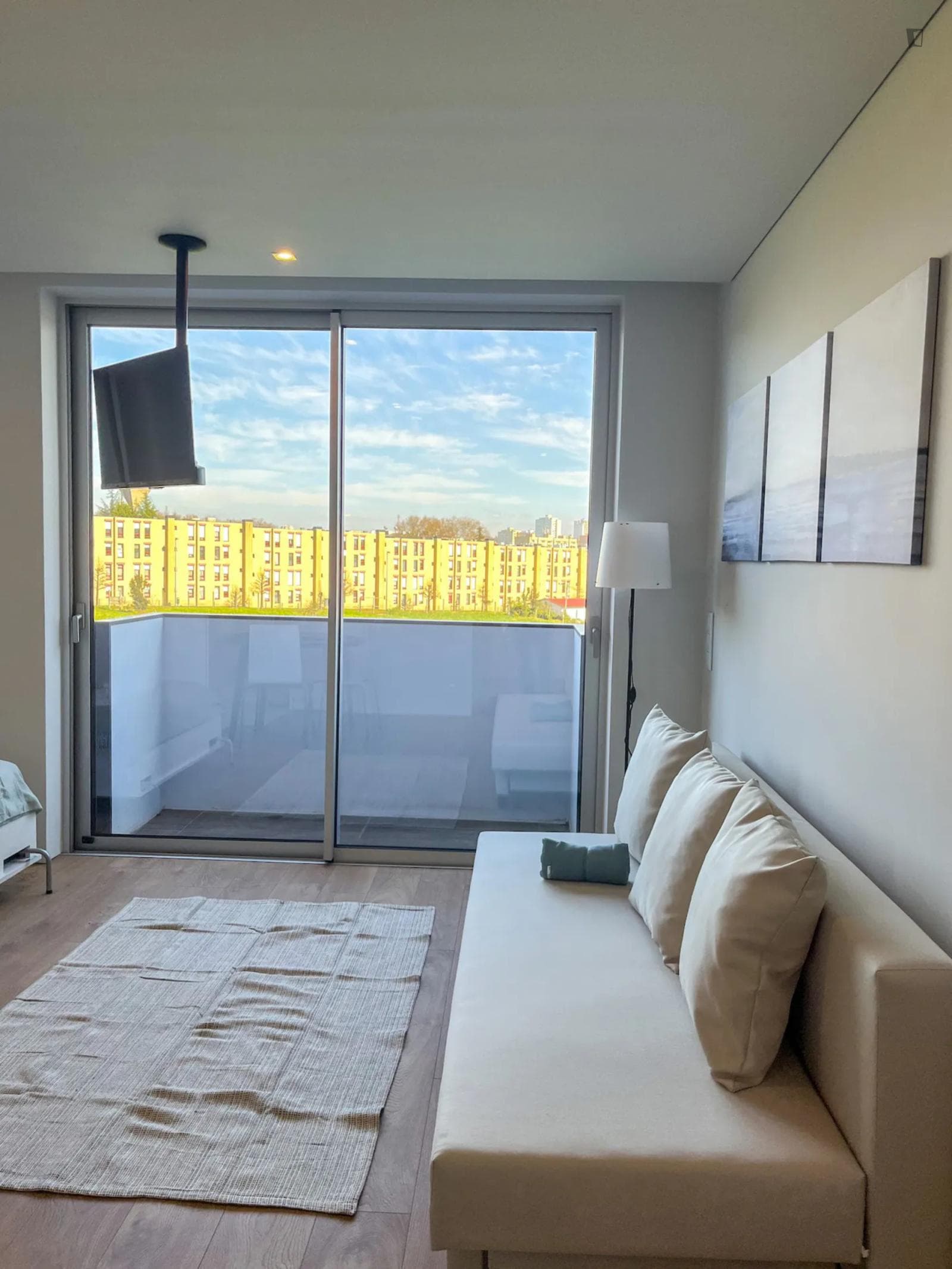 Sunny studio in Senhora da Hora neighborhood photo 1