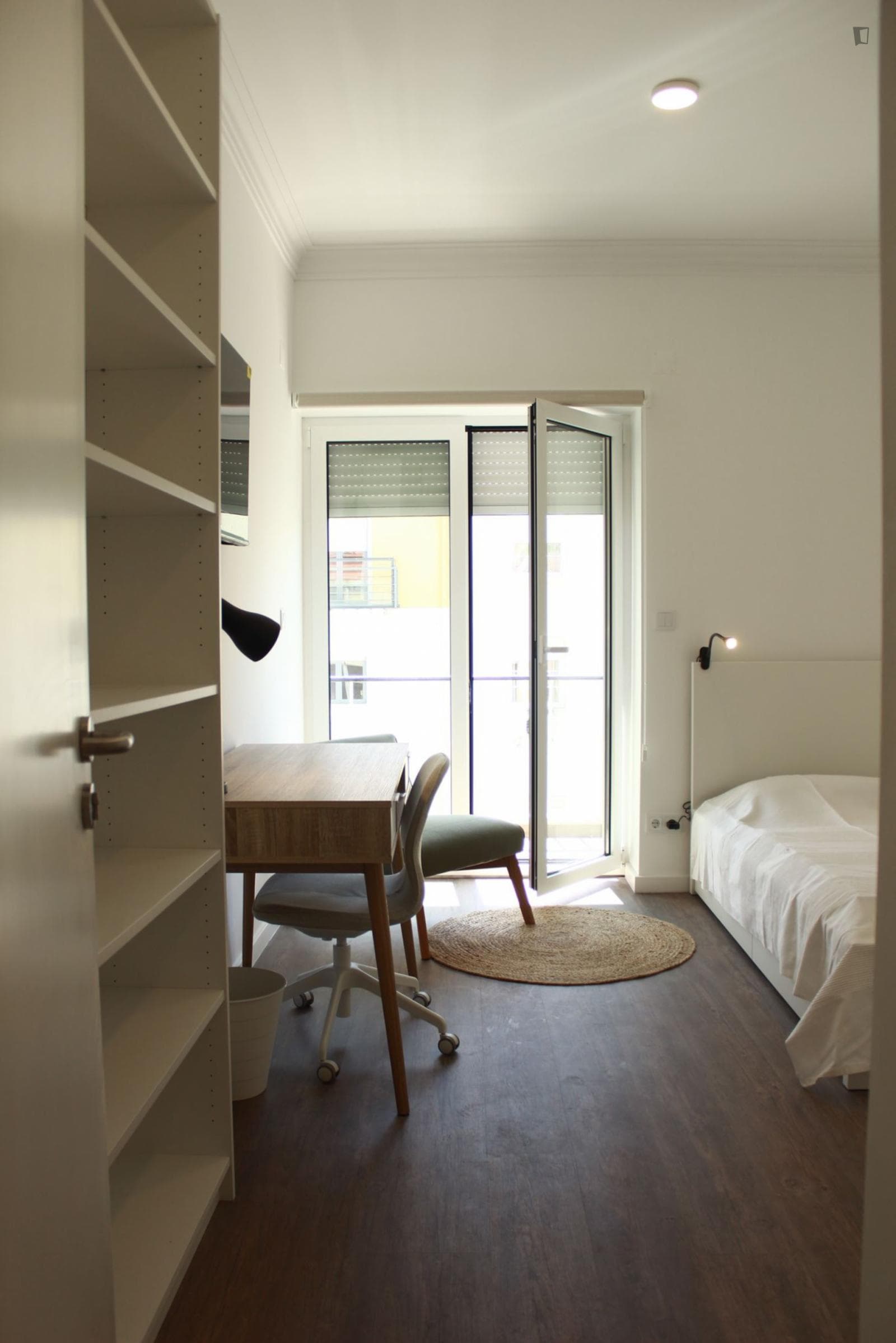 Comfy single bedroom with private Balcony close to IST photo 1