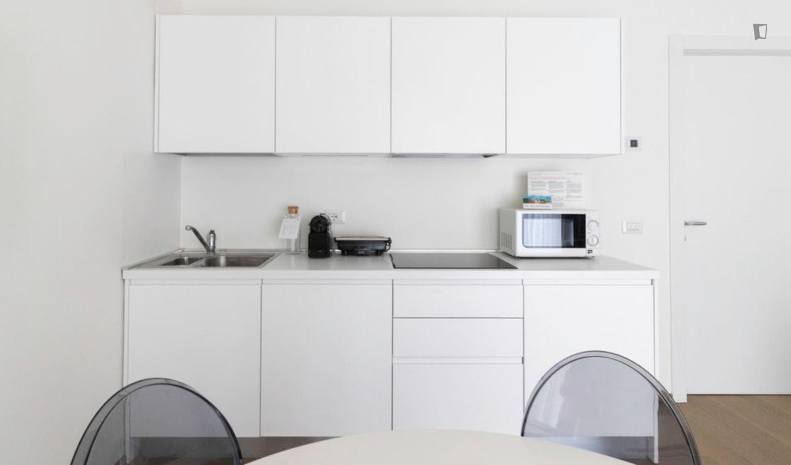Lovely 2-bedroom apartment close to Milano Porta Garibaldi train station photo 1