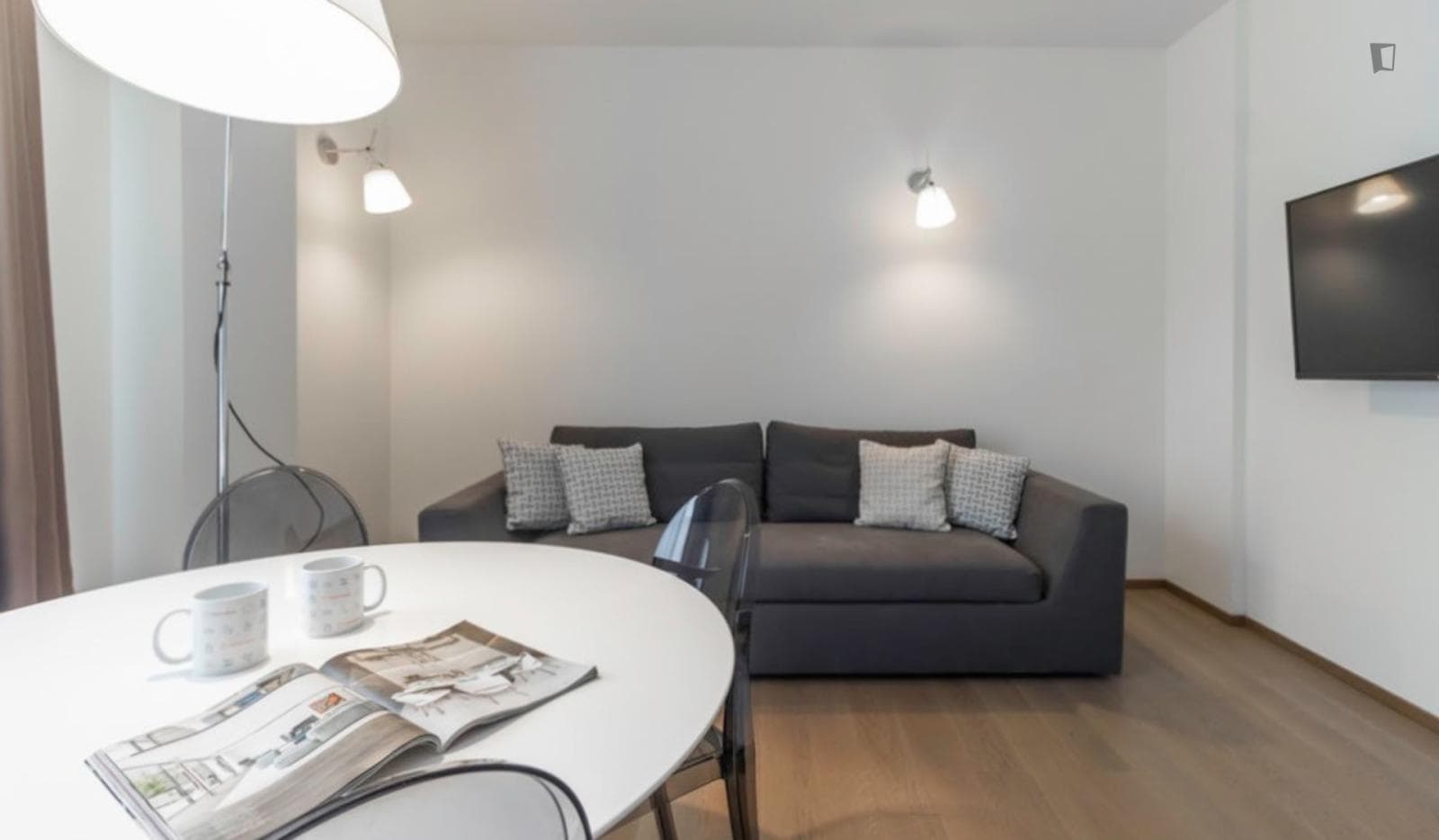 Cosy 1-bedroom apartment near Garibaldi FS metro station photo 1