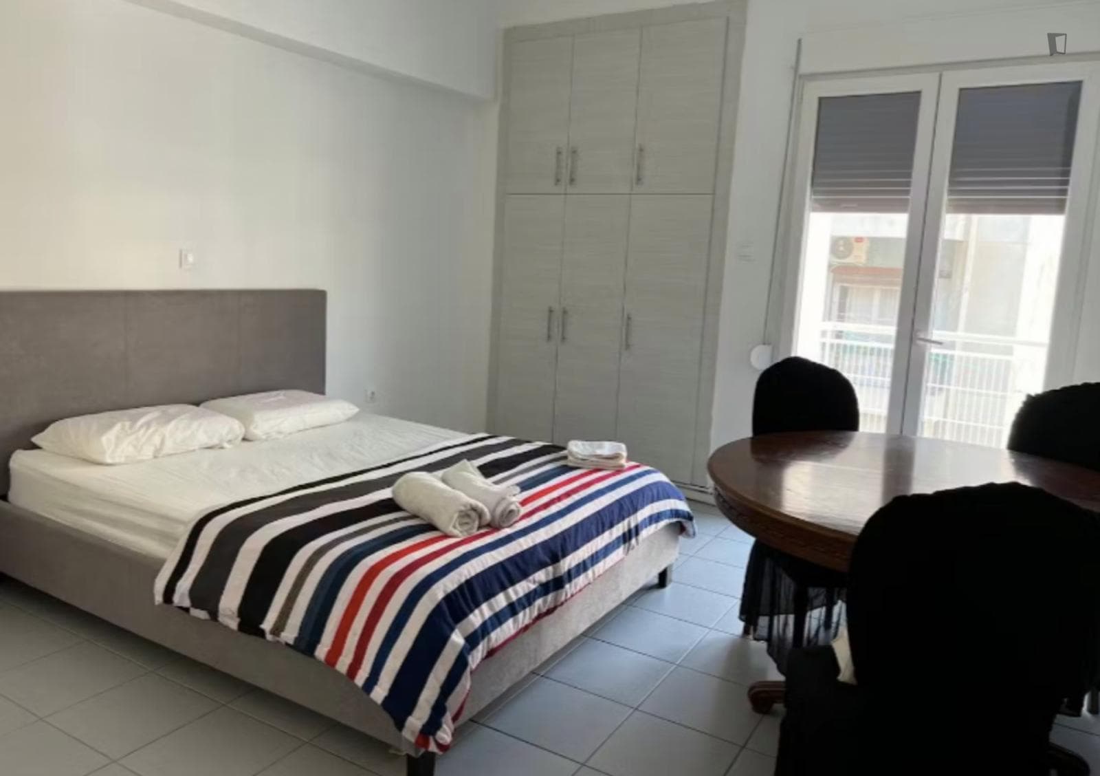 Elegant 1-bedroom in an apartment near center of Athens photo 1