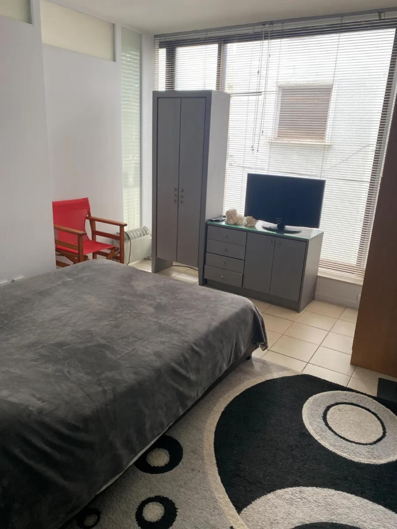 Stunning 1-bedroom apartment near the center of Athens photo 1