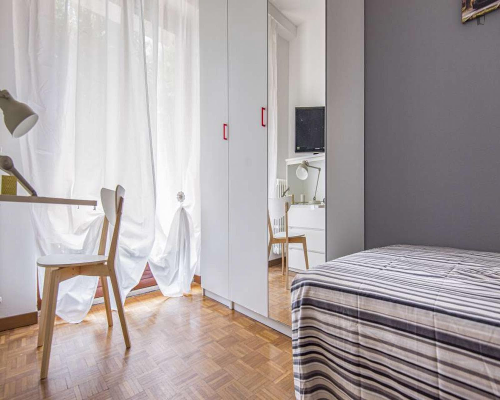 Attractive double bedroom next to Udine metro station photo 1