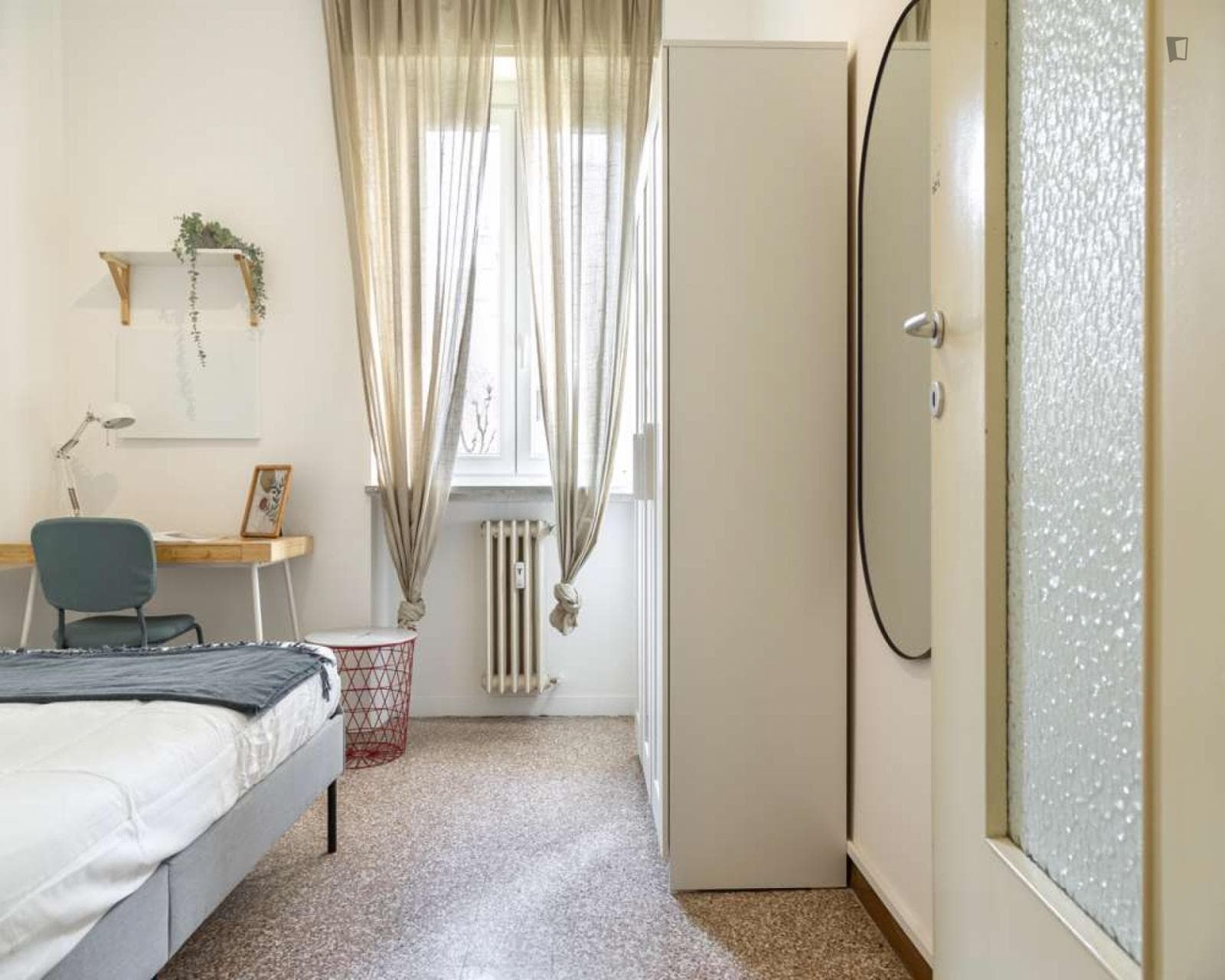 Elegant double bedroom near Amendola metro station photo 1