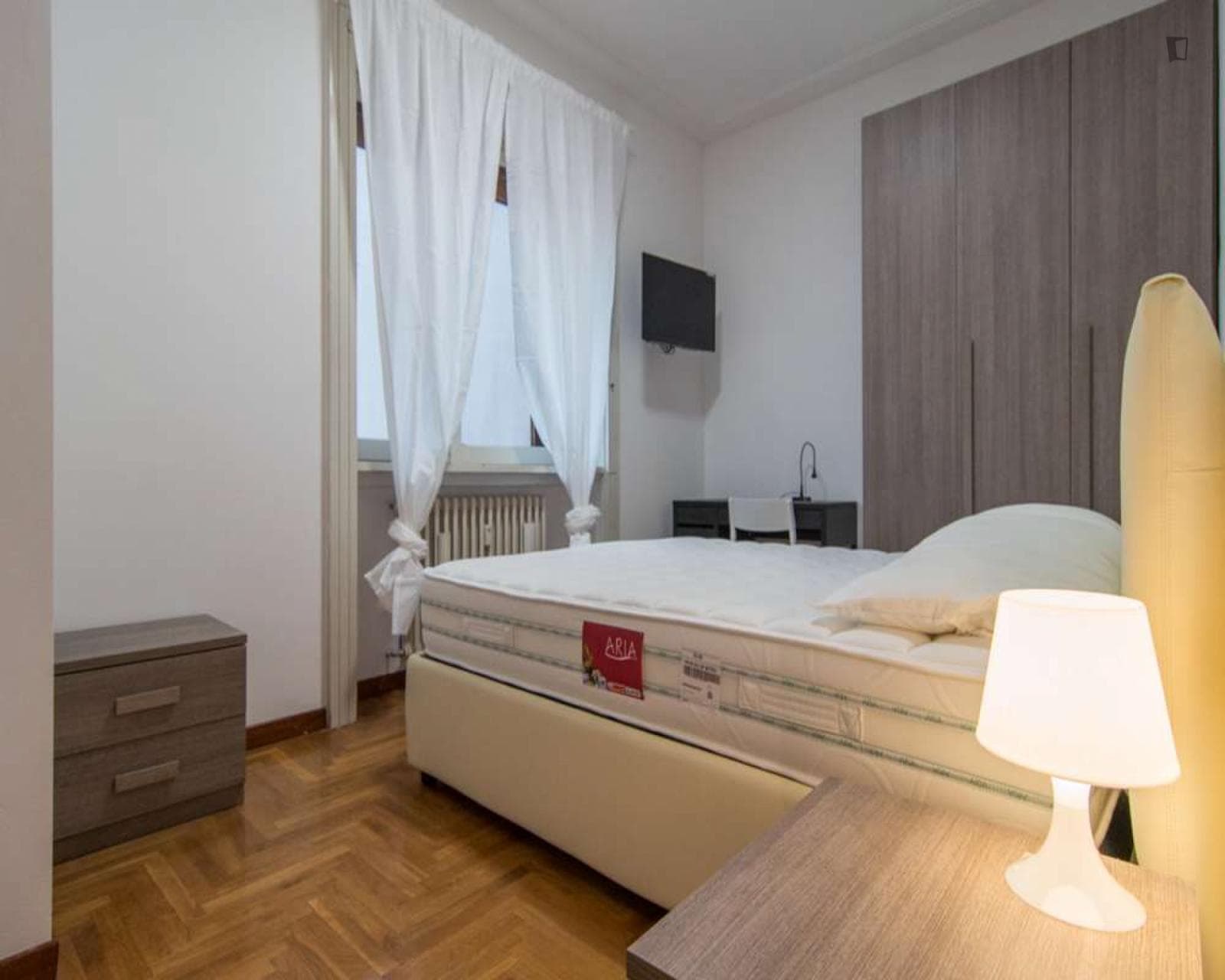 Comfy double bedroom close to Lima metro station photo 1
