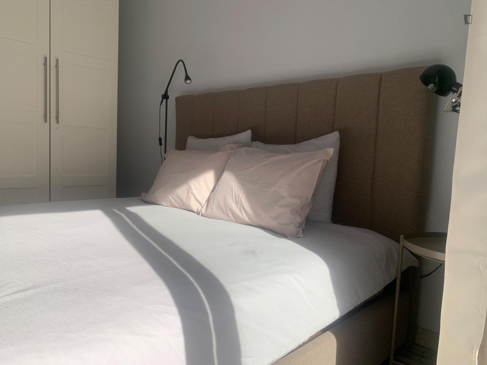 Sunny 1-bedroom apartment in Entrecampos photo 1