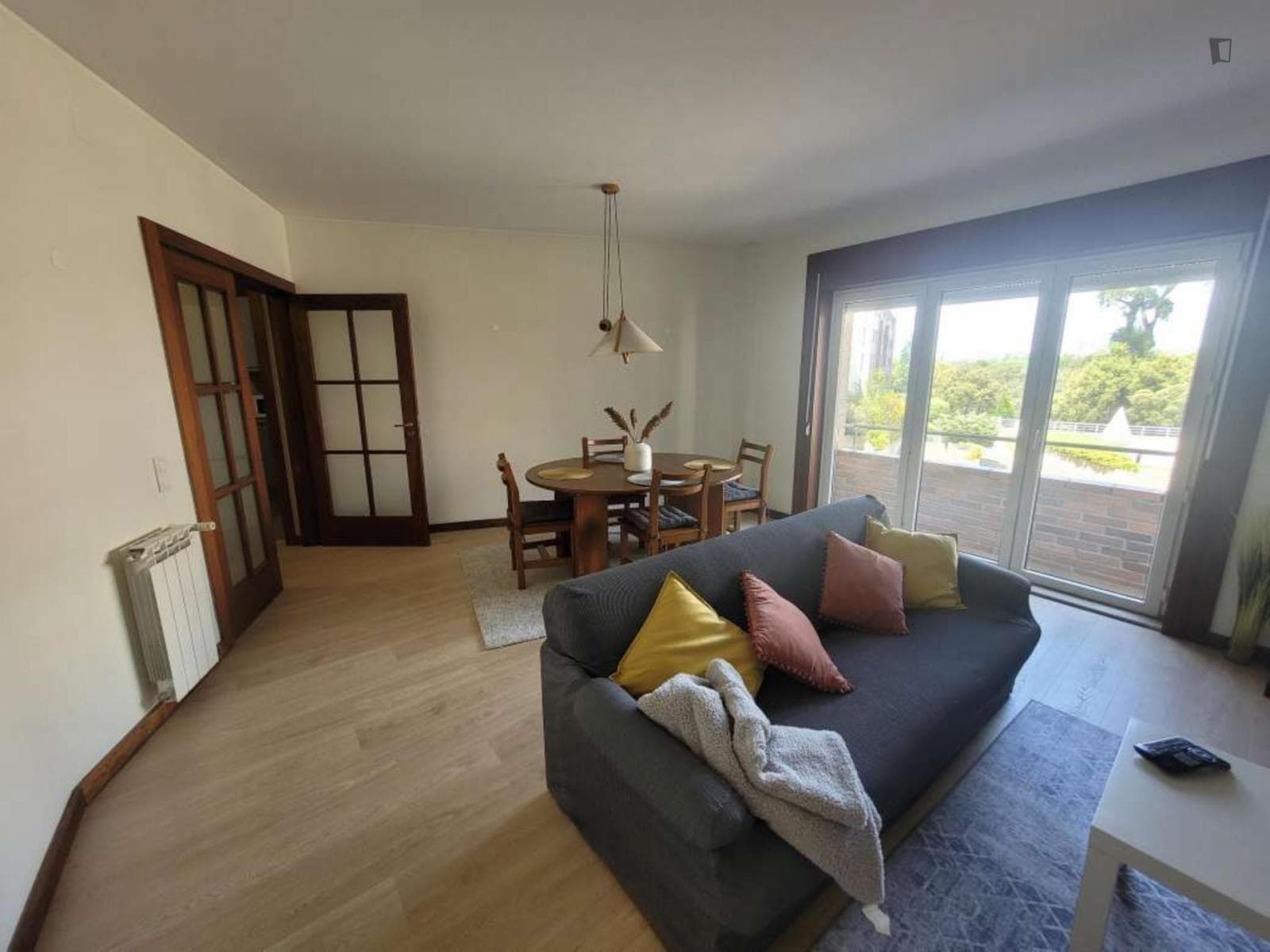 Modern 2-bedroom apartment near Arrábida Shopping photo 1