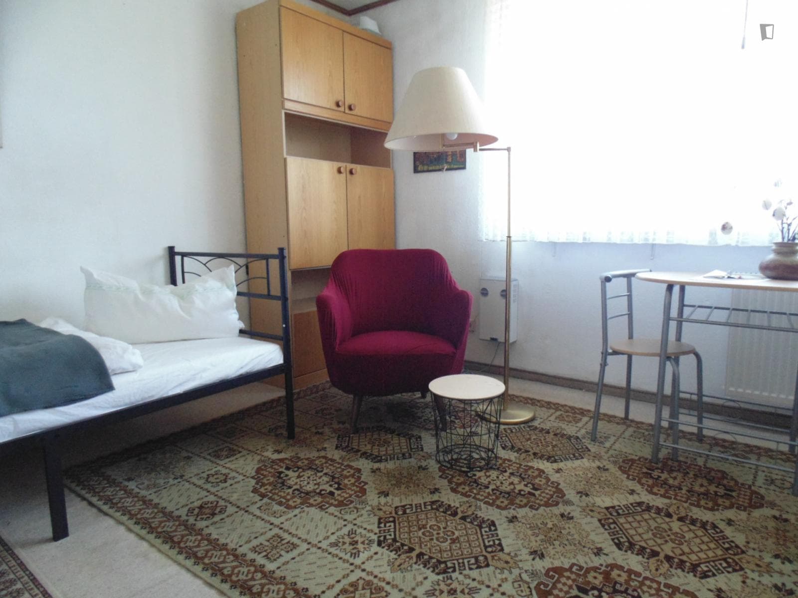 Comfy single bedroom in Koln close to Cologne Buchforst train station photo 1
