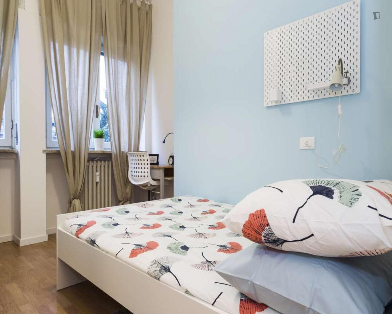 Cute double bedroom close to Gambara metro station photo 1