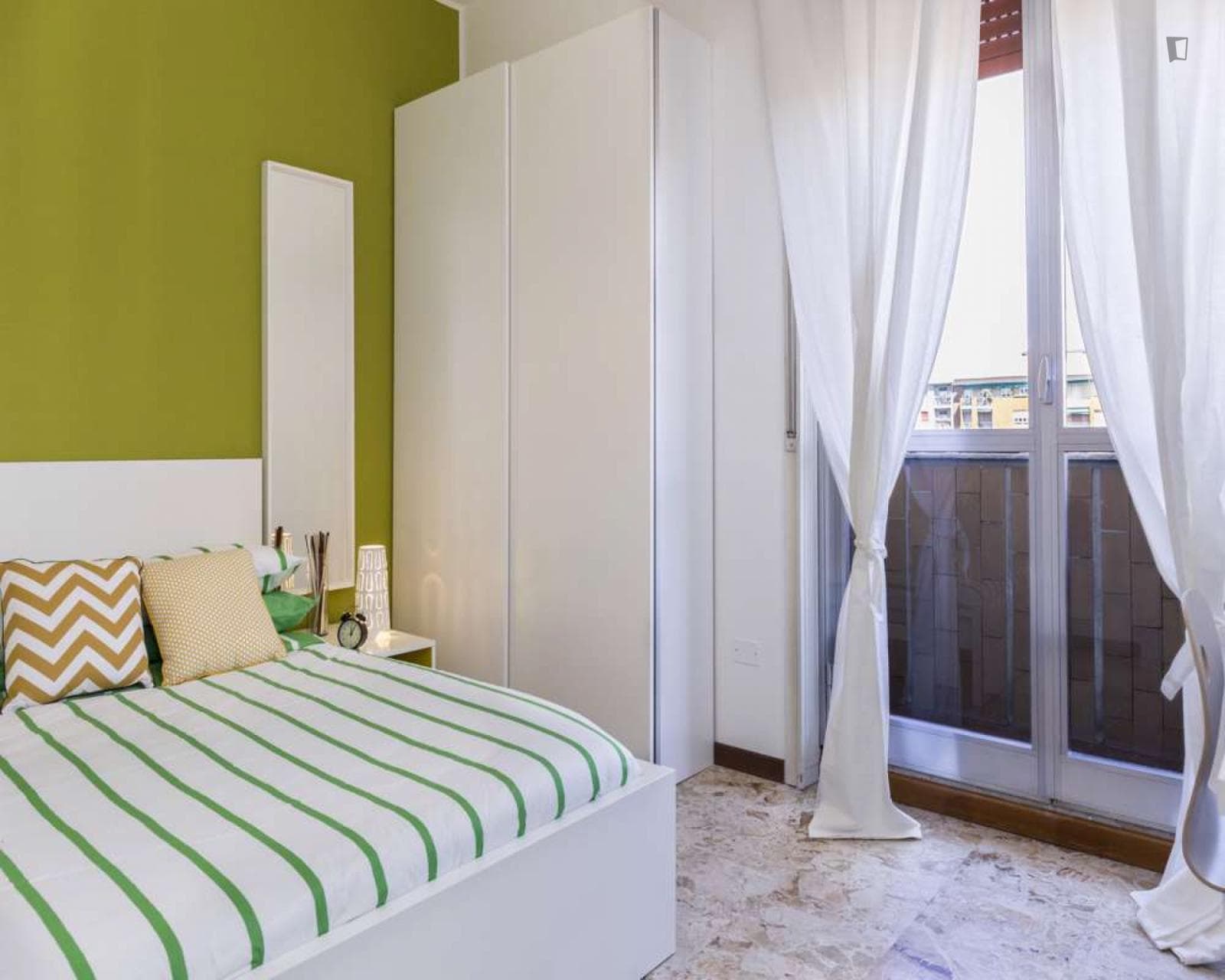 Bright double bedroom close to De Angeli metro station photo 1