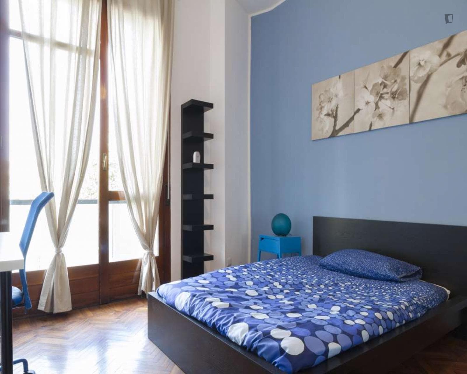 Attractive double bedroom next to California metro station photo 1