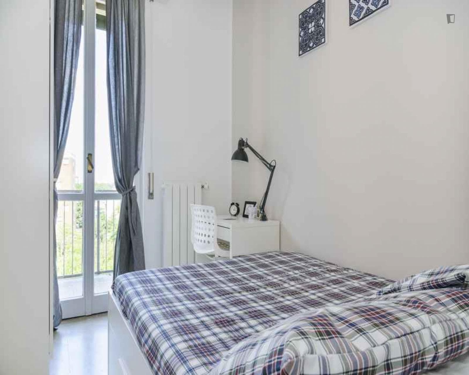 Pleasant double bedroom  not far from Milano Porta Romana station photo 1