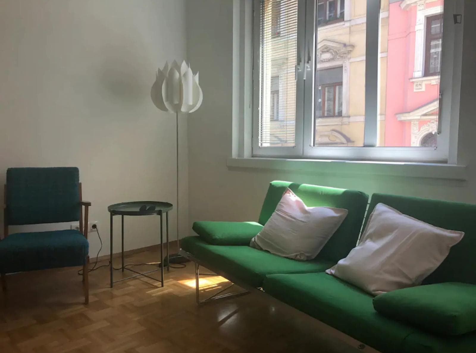 Comfy 1-bedroom apartment in Vienna near the market of Brunnengasse and Yppenplatz photo 1