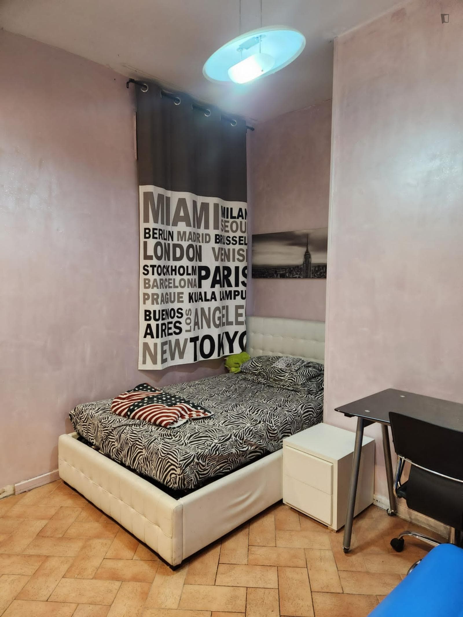 Very welcoming room in a 3 bedroom apartment close to Eur photo 1