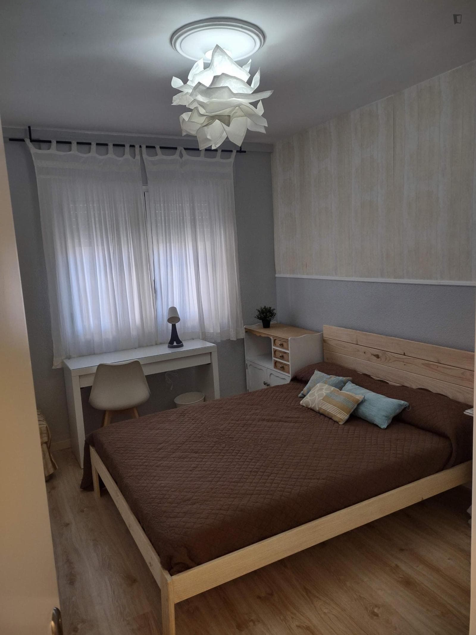 Bright double bedroom near Facultad de Ciencias de la Salud y del Deporte photo 1