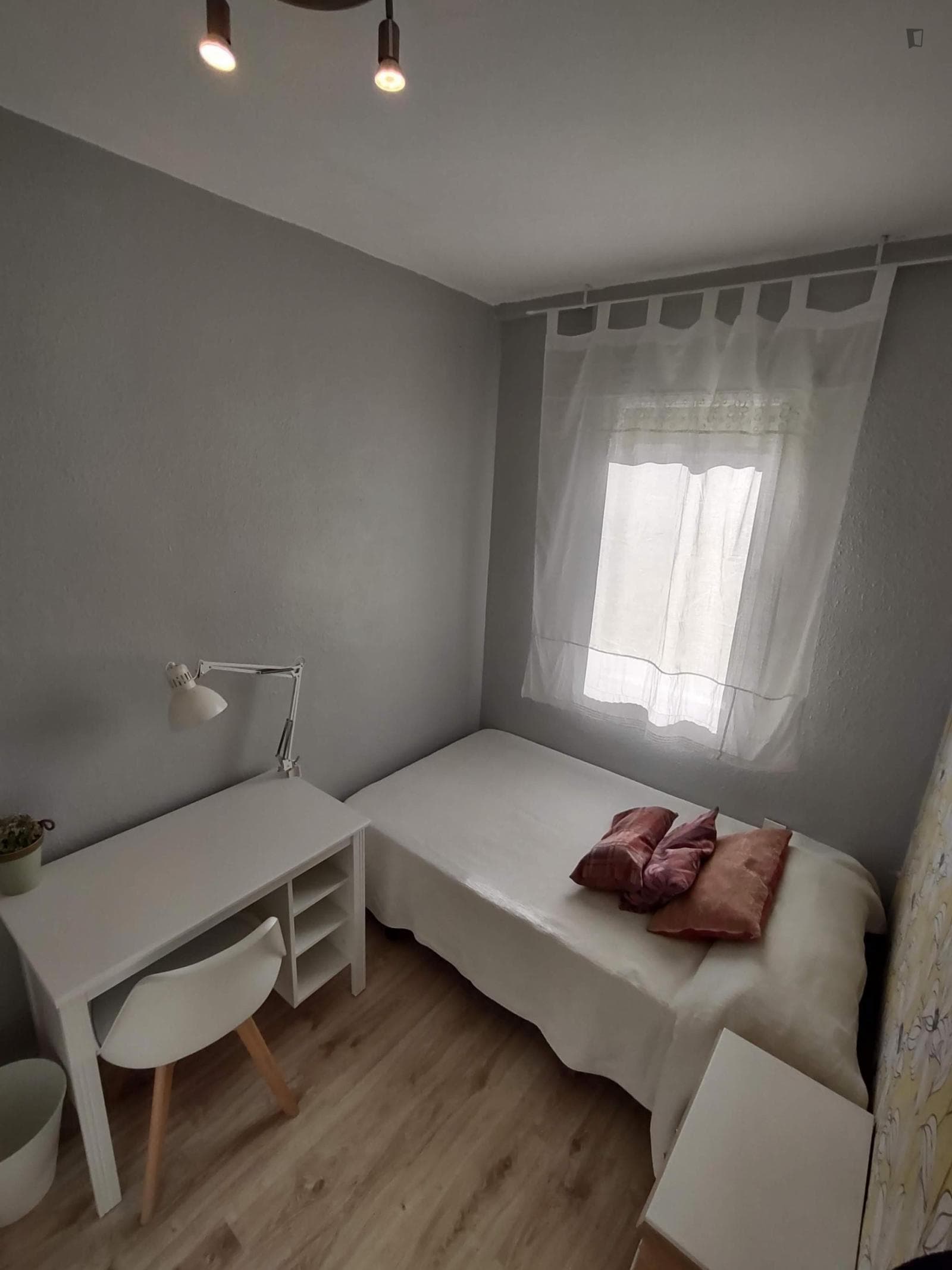 Inviting single bedroom near Universidad de Huesca photo 1