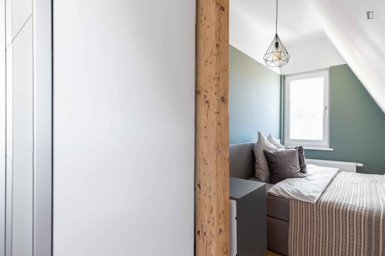 Modern single bedroom near Schwabstraße metro station photo 1