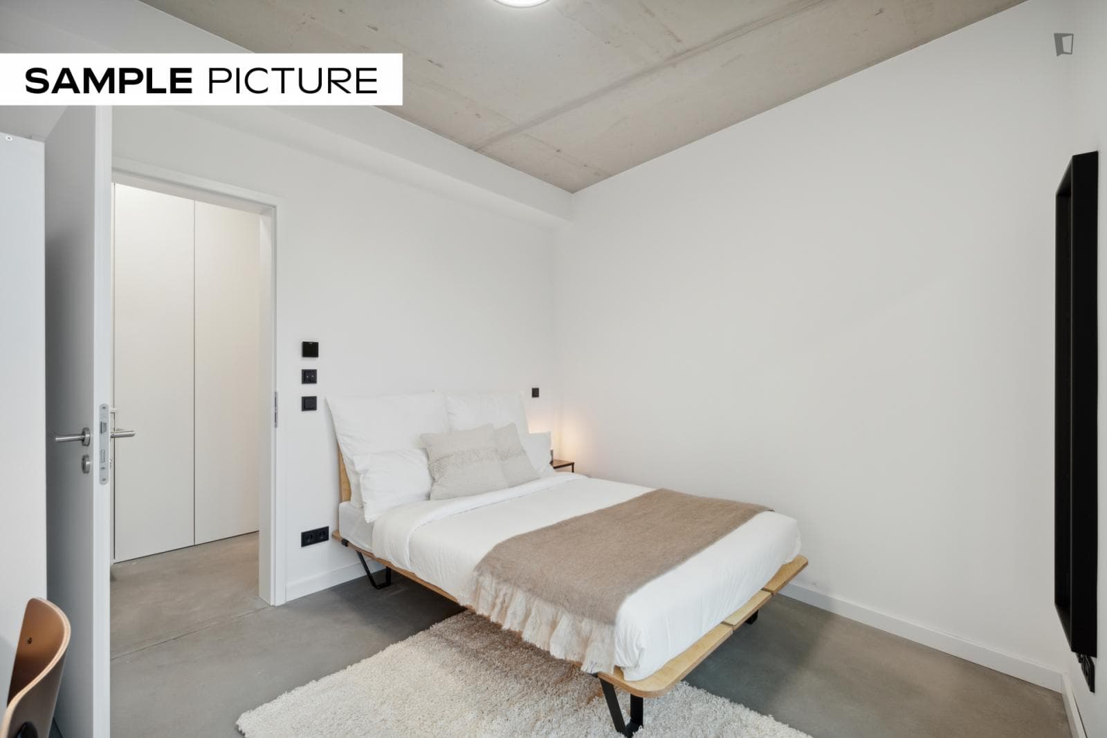Comfy double bedroom close to U Heinrich-Heine-Straße station photo 1