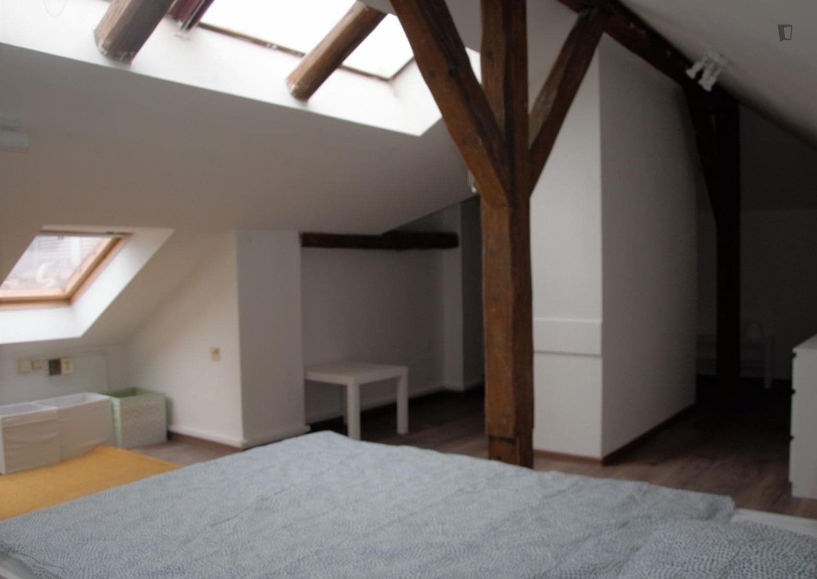 Snug double bedroom in a 6-bedroom apartment close to I.P. Pavlova metro station photo 1