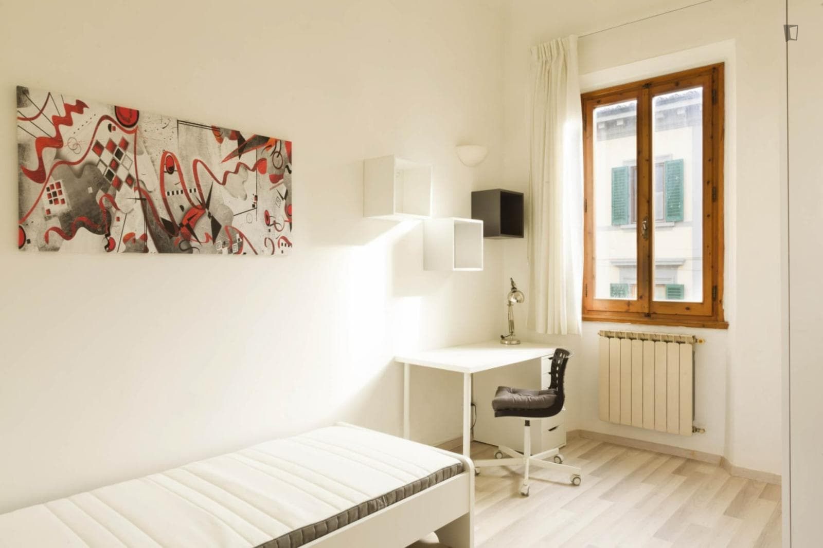 1 single bedroom in a shared apartment close to Le Cure photo 1
