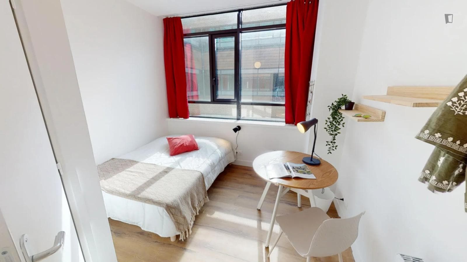 Cool double bedroom not far from Asnières-sur-Seine train station photo 1