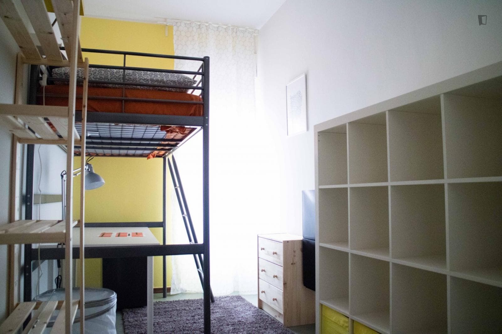 Cozy single bedroom in a property with balcony and outside area photo 1