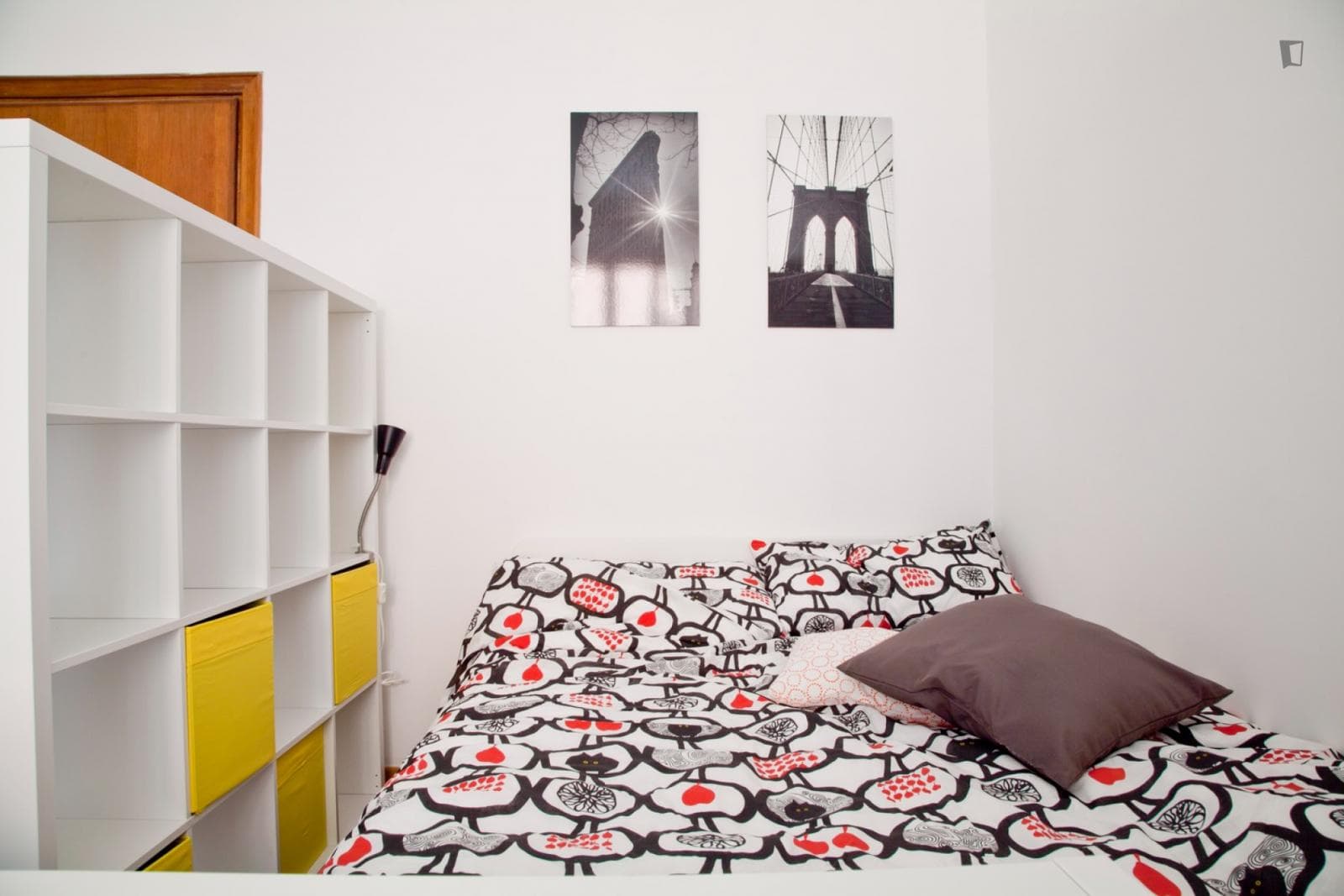 Large Appealing single bedroom in a property with balcony and outside area photo 1