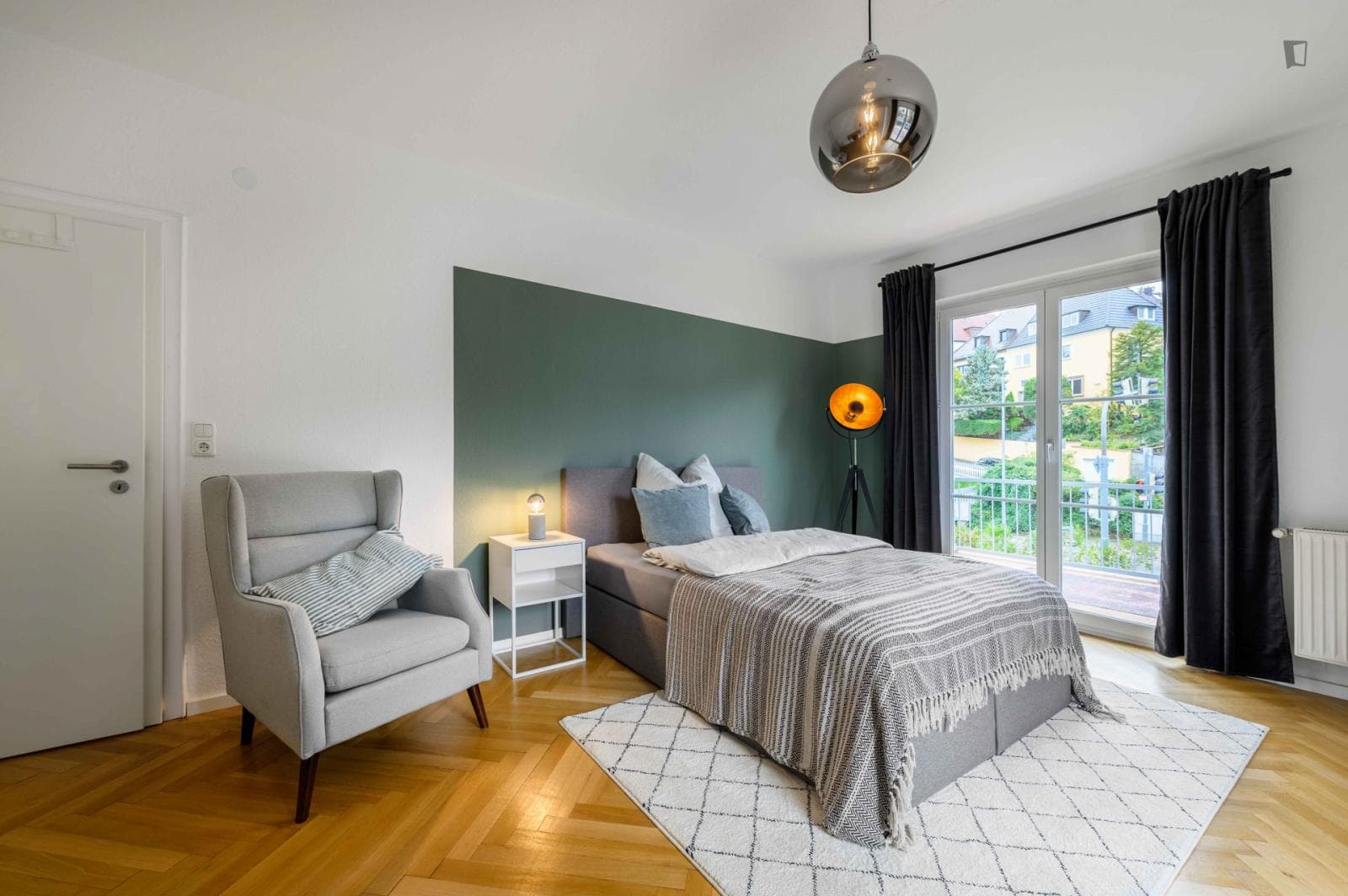 Luminous double bedroom in Gablenberg photo 1