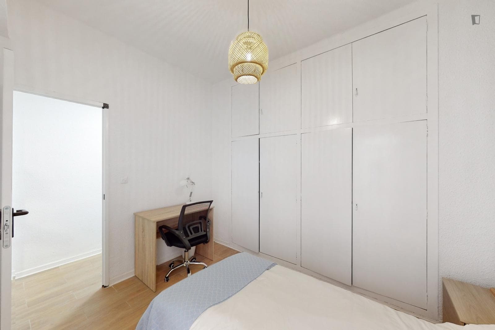 Appealing single bedroom with balcony photo 1