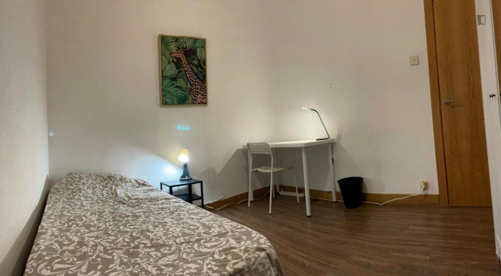 Snug single bedroom in Deusto photo 1