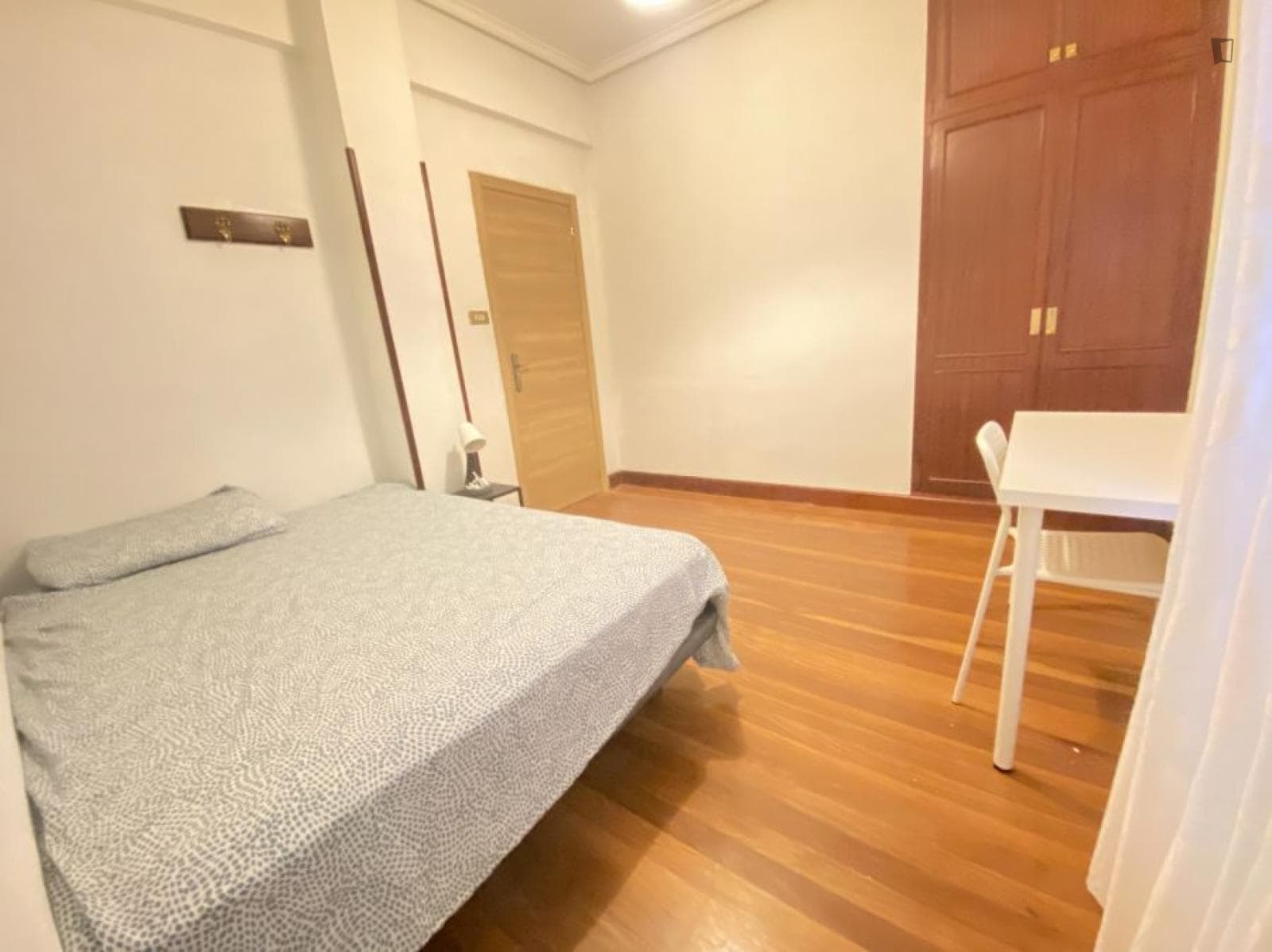 Pleasant double bedroom close to Deustu metro station photo 1