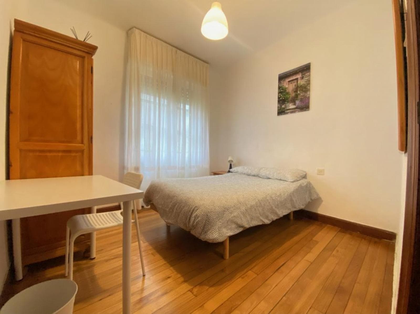 Alluring double bedroom in Deustuko San Pedro-Erribera photo 1